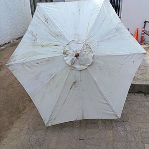 Sombrilla lateral de pie brazo curvo soporte principal sin base / Sombrilla tradicional de eje central con mástil de madera – Las Dos con Detalles - imagen 5