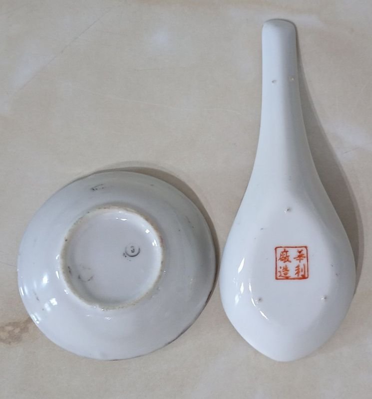 Platos y cucharas de cerámica con motivos chinos - imagen 3