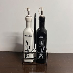 Lote anterior: Set de Aceitera y Vinagrera con Soporte Negro y Blanco
