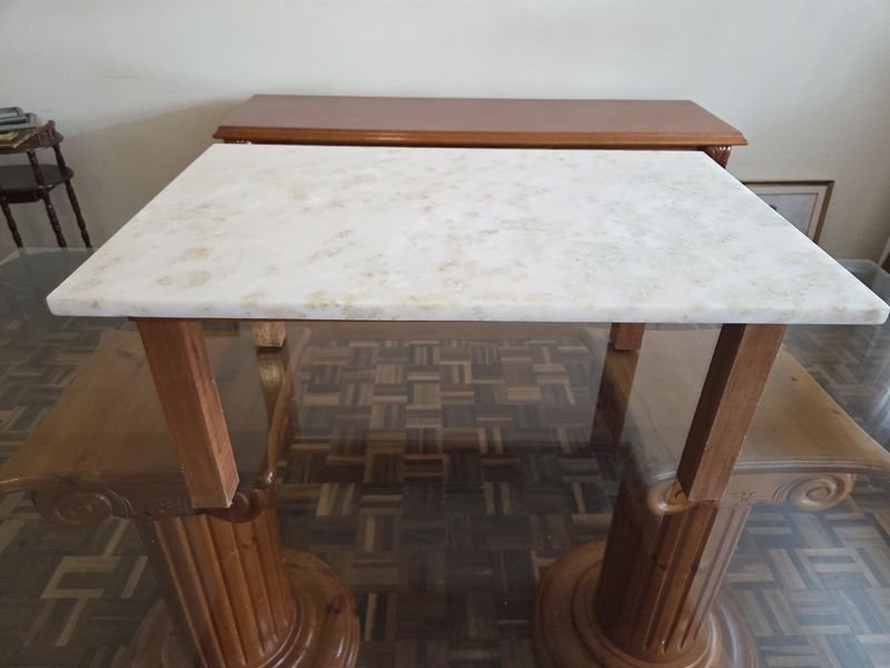 Mesa ratona con tapa de mármol - imagen 2