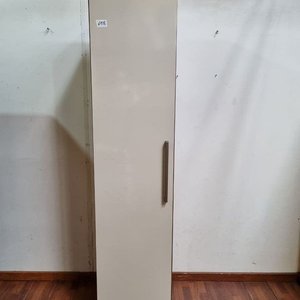 Lote siguiente: Mueble Auxiliar Beige con Puerta y Estantes Interiores