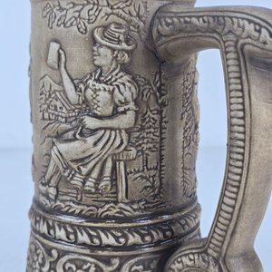 Jarra de Cerveza Antigua con Escudo de Frankfurt y Escenas Típicas - imagen 4