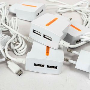 Lote de 10 Fichas Cargadores USB Blancos con Cable - imagen 2