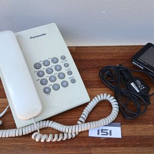 Lote siguiente: Teléfono Fijo Panasonic KX-TS500 y GPS Garmin Nüvi con Accesorios