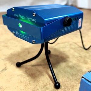 Proyector de Luces Láser Audiorítmico con Trípode y Caja - imagen 5