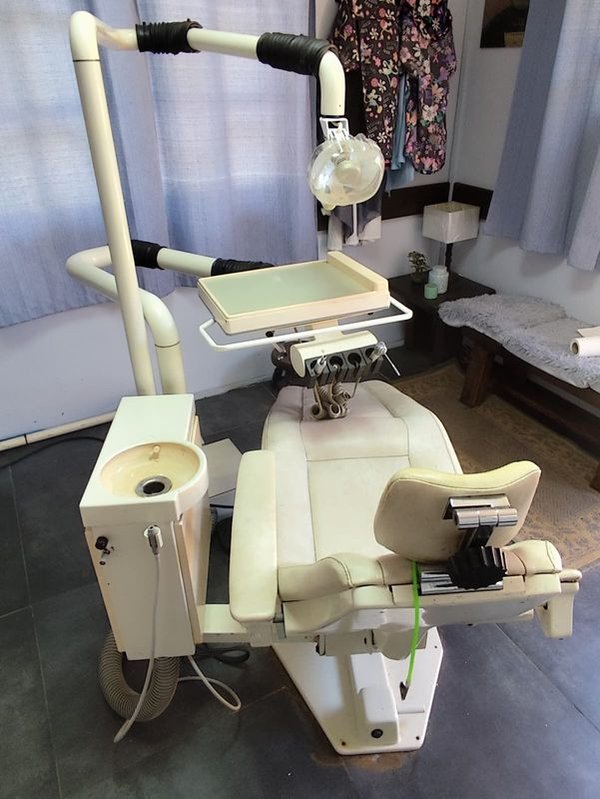 Silla de masaje relajante con piezas ajustables y contenedor de bebida - imagen 8