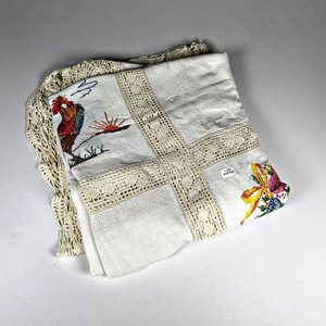 Mantel de Lino Bordado con Gallos y Flores, 2.60 x 1.50 mts - imagen 2