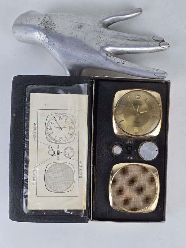 Radio Reloj Portátil Vintage "Radio Nikkoh" Japonés