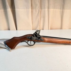 Lote siguiente: Réplica Decorativa Pistola a Chispa Siglo XVIII