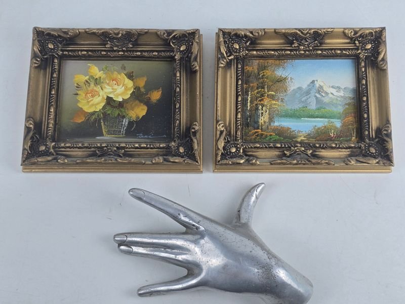 Par de Cuadros Decorativos Firmados: Paisaje y Flores Amarillas