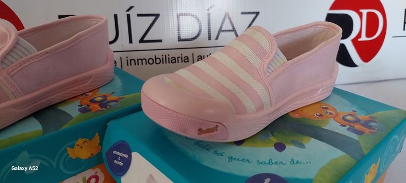 Calzado de Plástico para Hombre y Mujer - imagen 4