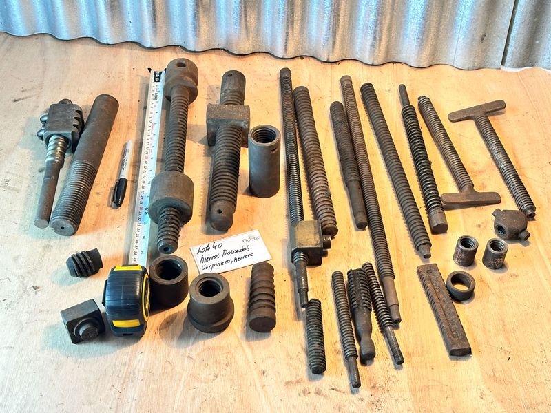 Grandes tornillos carpinteros, herreros, hierros roscados
