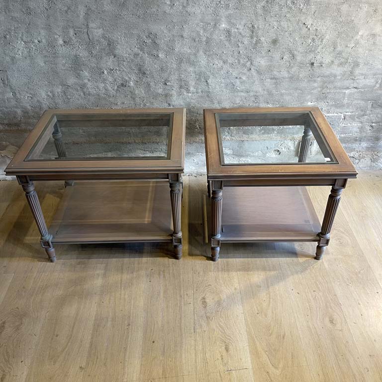 Lote anterior: Pareja de mesas living inglesa con estante - Medidas: 55x25x50cm