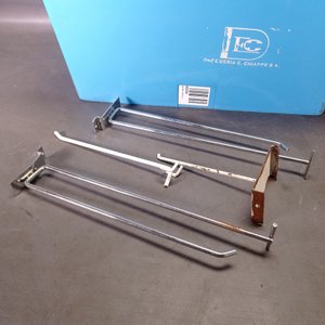 Más de 140 perchas en metal para exhibir en diferentes formas y tamaños.  - imagen 3