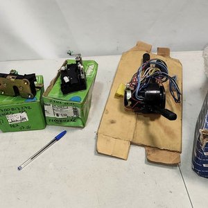 Lote de Autopartes: Cerraduras Clio, Flotador L300, Llaves de Luces - imagen 1