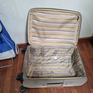 Lote de Valijas Beige con Interior Rayado y Chango de Compras Azul - imagen 4
