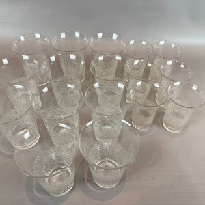 Juego de 17 Vasos de Cristal Tallado Estilo Clásico - imagen 1