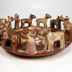 Centro de Cerámica Tallada con Animales y Figuras Humanas - imagen 3