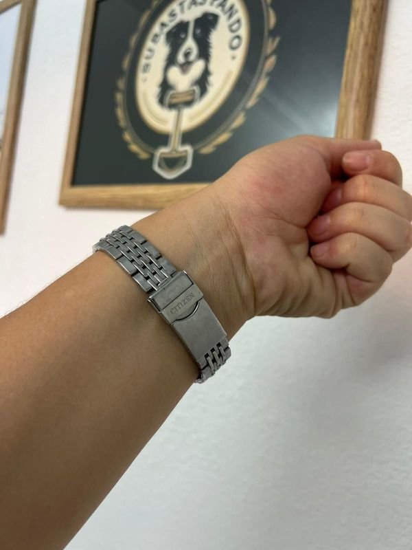 Reloj Citizen de Cuarzo en Excelente Estado - imagen 7