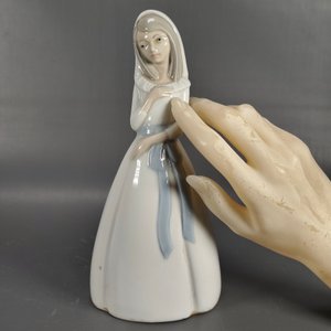 Figura de Porcelana Española "Juanita" de M. Requena - imagen 3