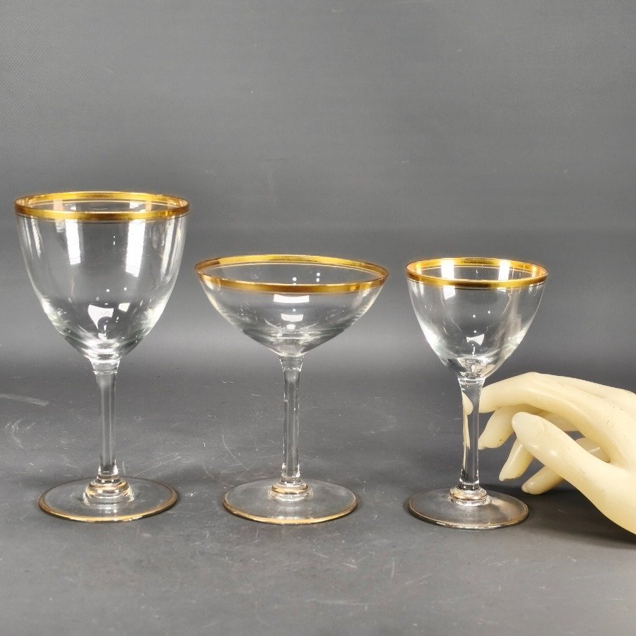 Juego de copas de cristal con bordes dorados - imagen 7