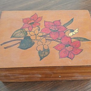 Lote de Recuerdos de Viaje: Plato Tallado, Ocarina y Caja Alhajera - imagen 7