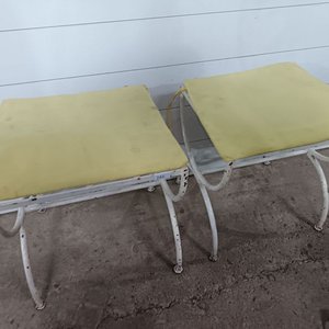Par de Bancos de Hierro con Asiento Acolchado - imagen 1