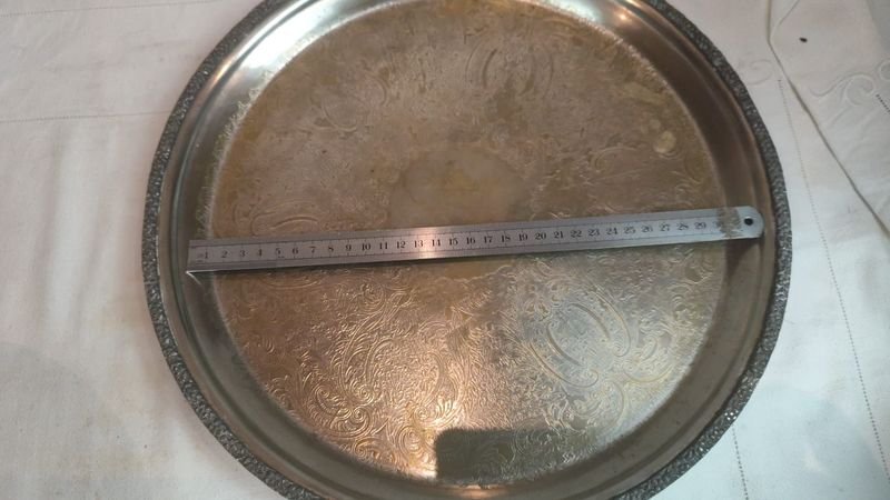 Bandeja circular en metal decorativa - imagen 4