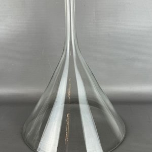 Conjunto de Cristalería de Laboratorio: 2 Matraces, Embudo y Vaso - imagen 6