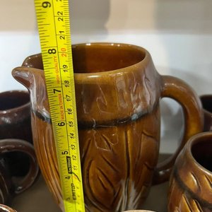 Juego de Jarra y 8 Jarros de Cerámica Esmaltada Marrón Estilo Rústico - imagen 5
