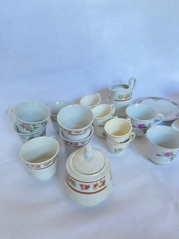 Vajilla de Porcelana con Diseños Decorativos - imagen 2