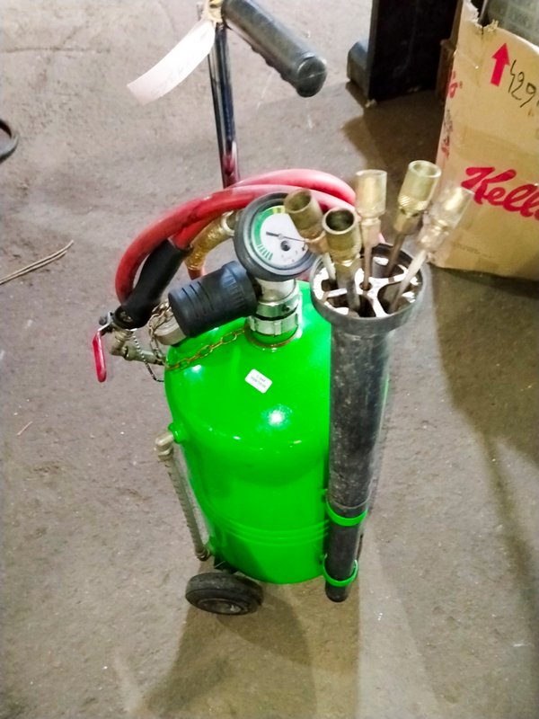 Extractor de Aceite Neumático con Manómetro y Mangueras