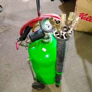 Extractor de Aceite Neumático con Manómetro y Mangueras - imagen 1