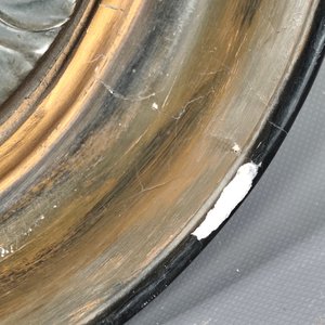 Placa de Cristo en Relieve con Marco Circular de Yeso y Madera - imagen 3