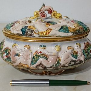 Lote anterior: Alhajero de Porcelana Capodimonte con Querubines y Detalles Dorados