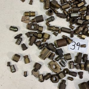 Lote de 160 Piezas de Bronce para Conexiones y Herrajes - imagen 2