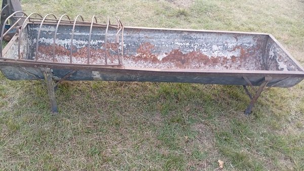 Bebedero para ganado en mal estado - imagen 1