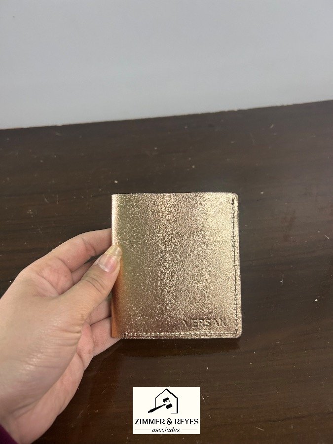 Tarjetero de Cuero Metálico Dorado Nuevo