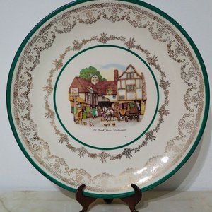 Lote anterior: Plato de Porcelana Vintage "Old Coach House - Woolhampton" con Borde Dorado y Verde