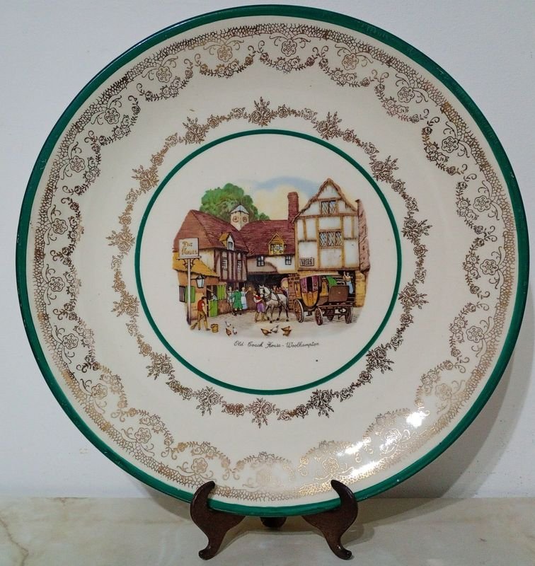 Plato de Porcelana Vintage "Old Coach House - Woolhampton" con Borde Dorado y Verde