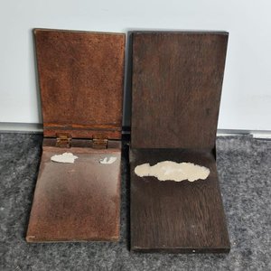 Dos Porta Libretas de Madera y Metal con Detalle en Bronce - imagen 3