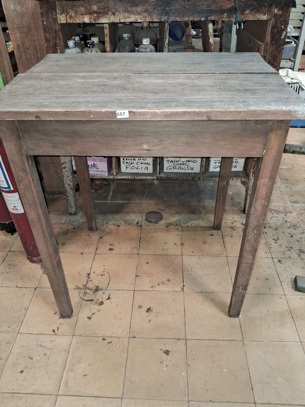 Lote de 2 Mesas de Trabajo de Madera