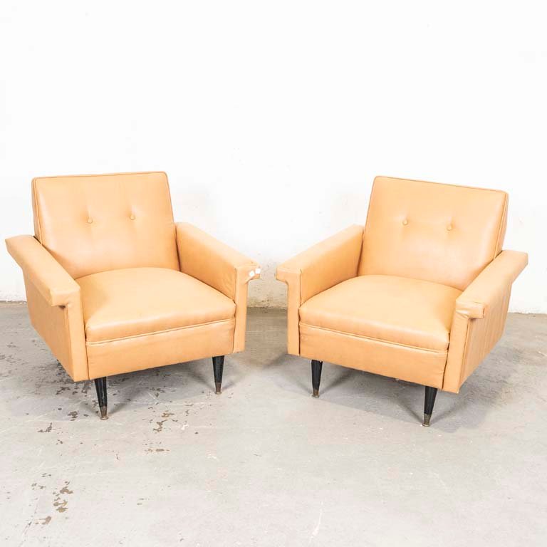 Lote siguiente: Pare de sillones americanos tapizados en cuerina