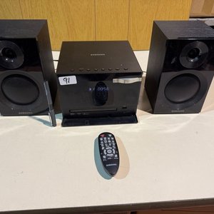 Mini Componente Samsung con Radio, CD y USB, Incluye Control Remoto - imagen 2