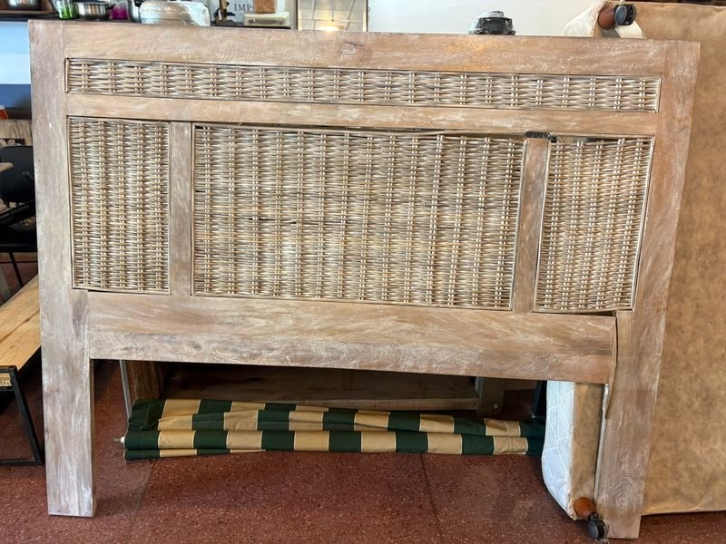 Respaldo de cama de mimbre con detalles similares a mimbre - imagen 4