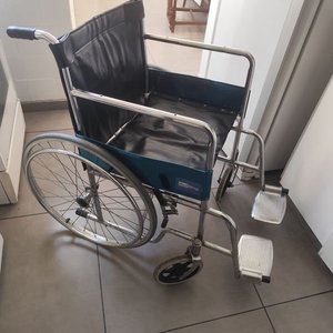 Silla de Ruedas Plegable MediShop - Nueva - imagen 3