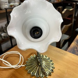 Lámpara de Mesa Bronce y Vidrio Opalino Estilo Hoja - imagen 2