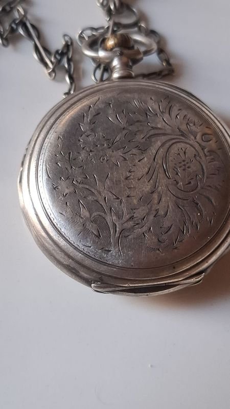 Reloj de bolsillo plata con cadena en mal estado - imagen 2