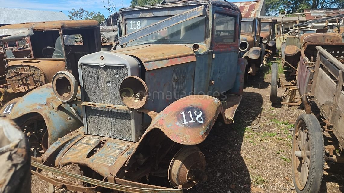 Camioneta Antigua de Colección, Ideal para Restaurar