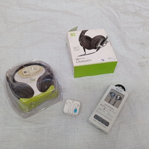 Cuatro auriculares diferentes, en sus estuches original. - imagen 2